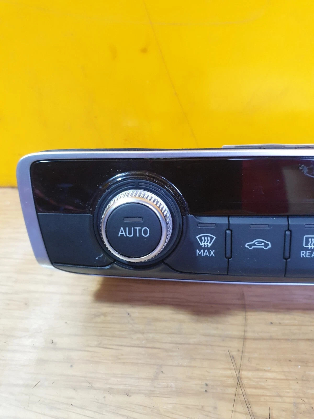 Audi A3 E-Tron 1.4 Petrol 2015 A/C Heater Climate Control Panel 8V0820043F A204 - Image 4