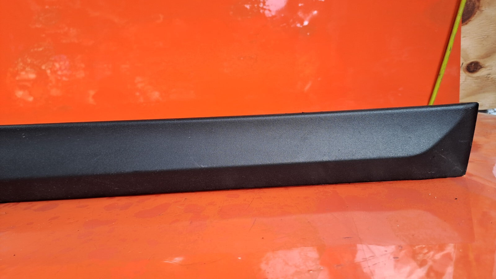 2021 KIA XCEED 4 LSG 1.5P FRONT DOOR RIGHT SIDE LOWER TRIM MOULDING PANEL A228 - Image 8