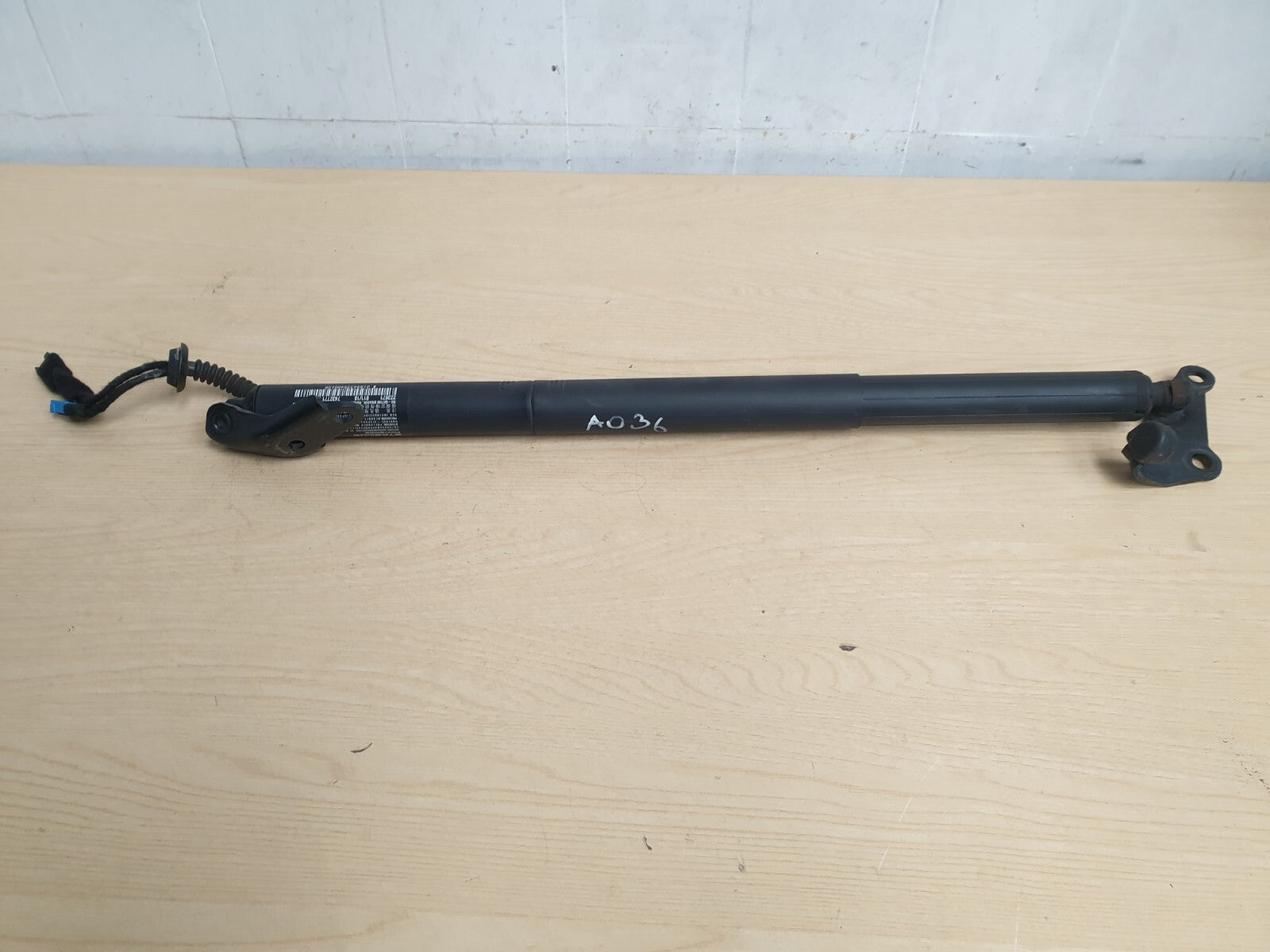 2018 BMW F46 216D 1.5 DIESEL TAILGATE STRUT SHOCK LEFT NEARSIDE 7432771 A036 - Image 2