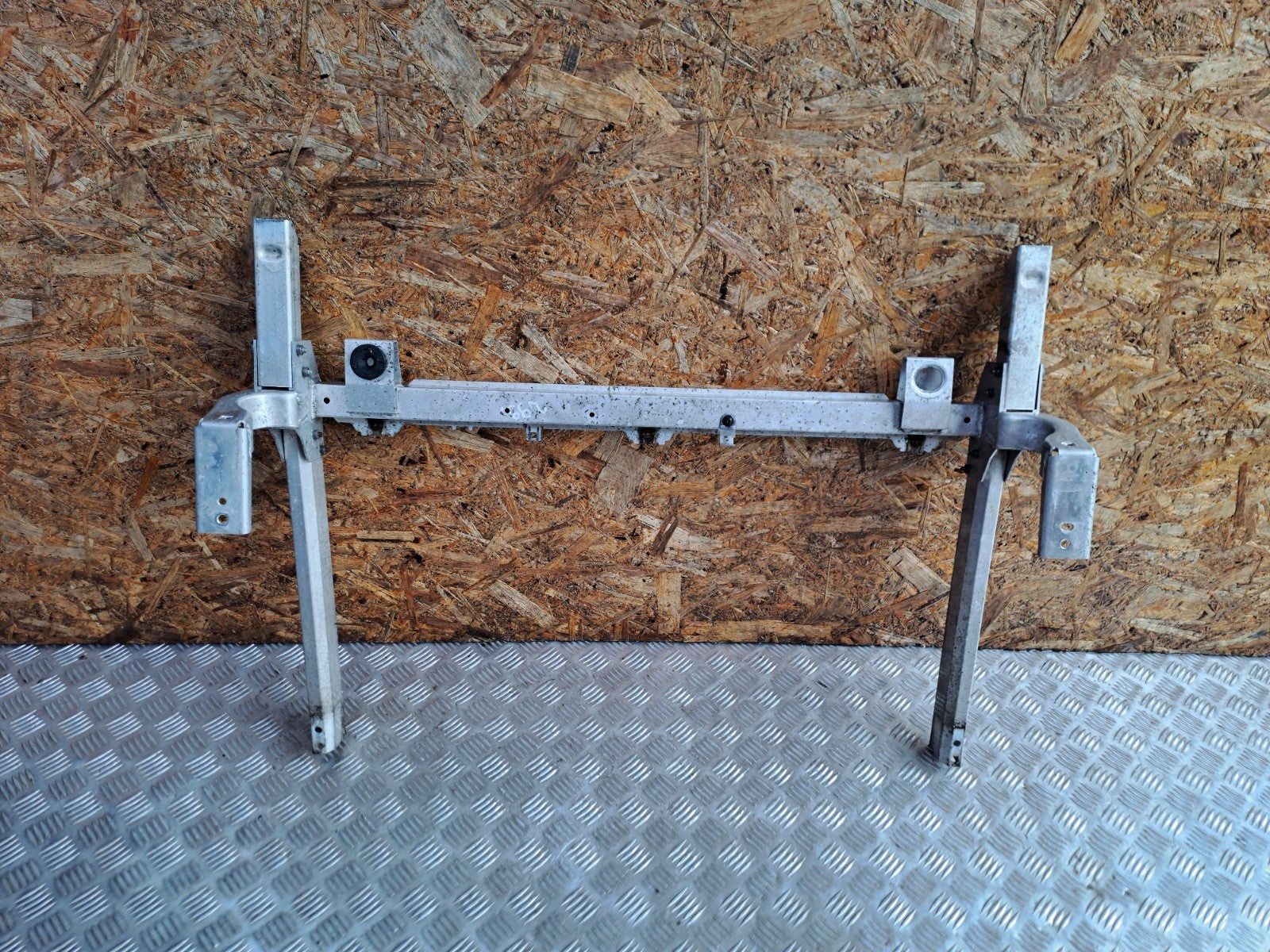 ✅MERCEDES B180 W246 1.8 DIESEL 2012 LOWER RADIATOR CARRIER SUPPORT BAR Warranty - Image 2
