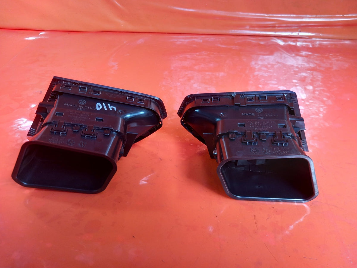 VW Transporter T30 2.0 Diesel 2021 Dashboard Air Vents Pair 7L2819704B A410 - Image 6