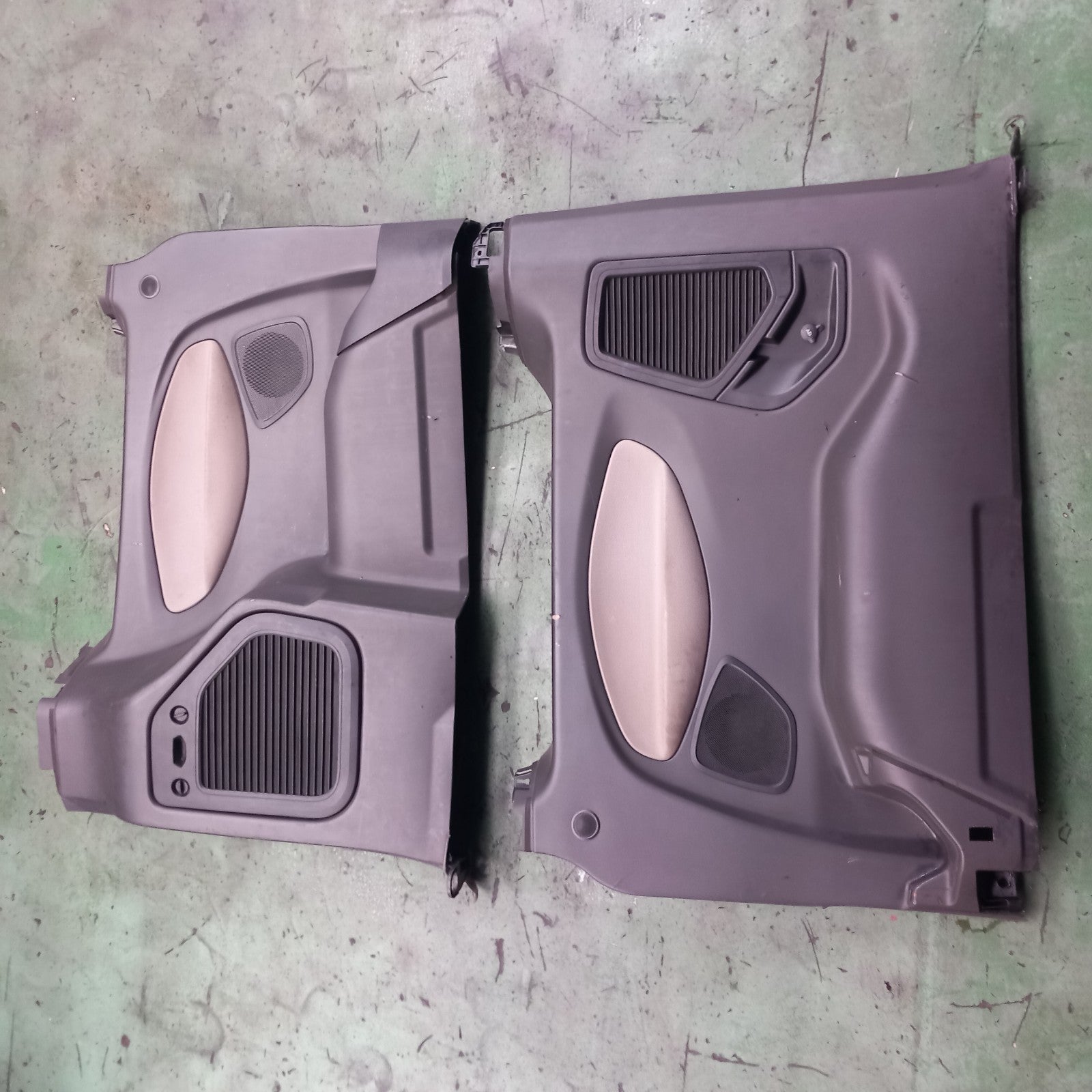 2015 Ford Tourneo Custom Rear Side Panel Interior Trim Pair BK21-B31148 A371 - Image 2