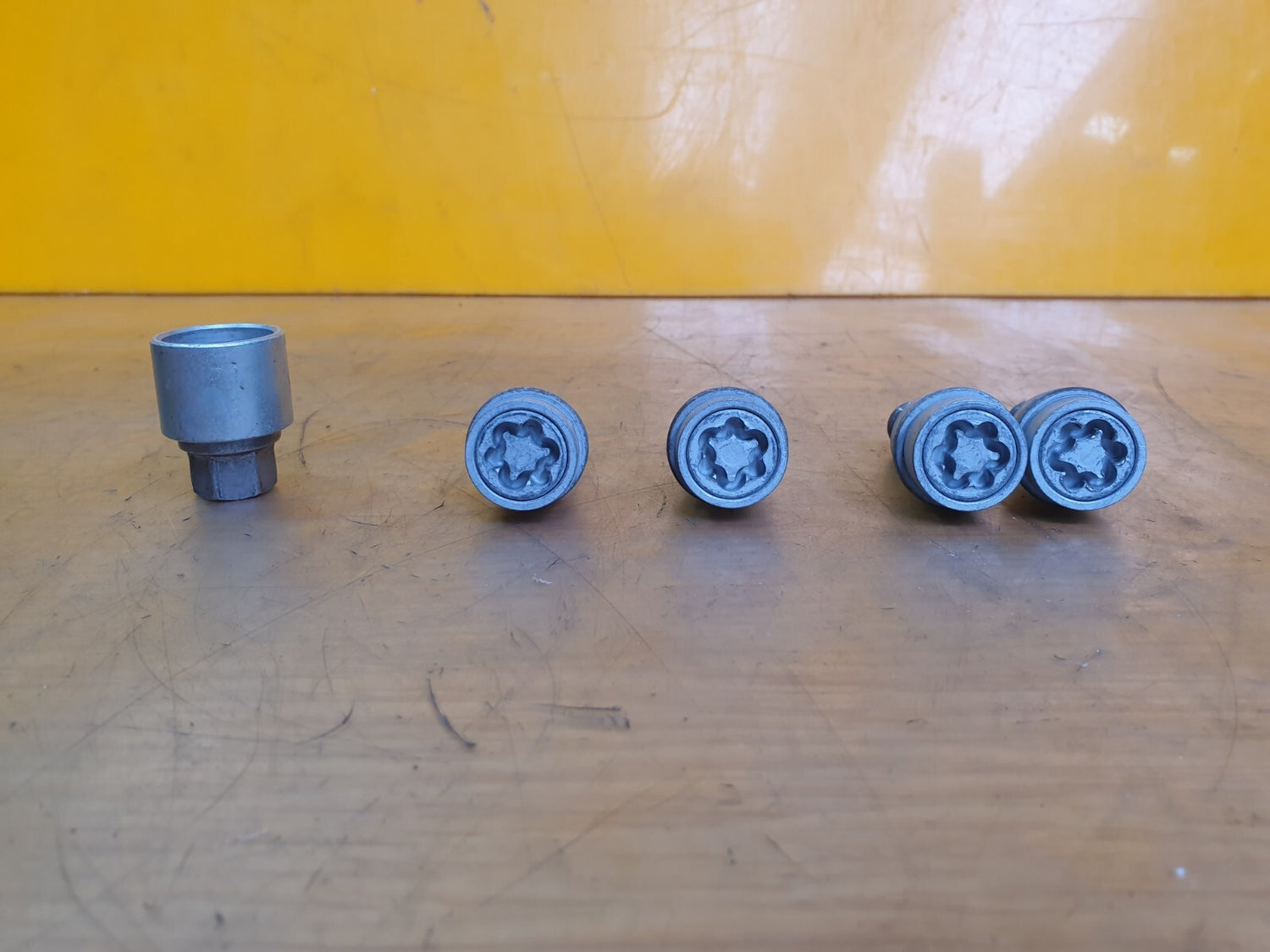 ✅AUDI Q3 S LINE 1.5 PETROL 2020 LOCKING WHEEL NUTS Warranty A198 - Image 1