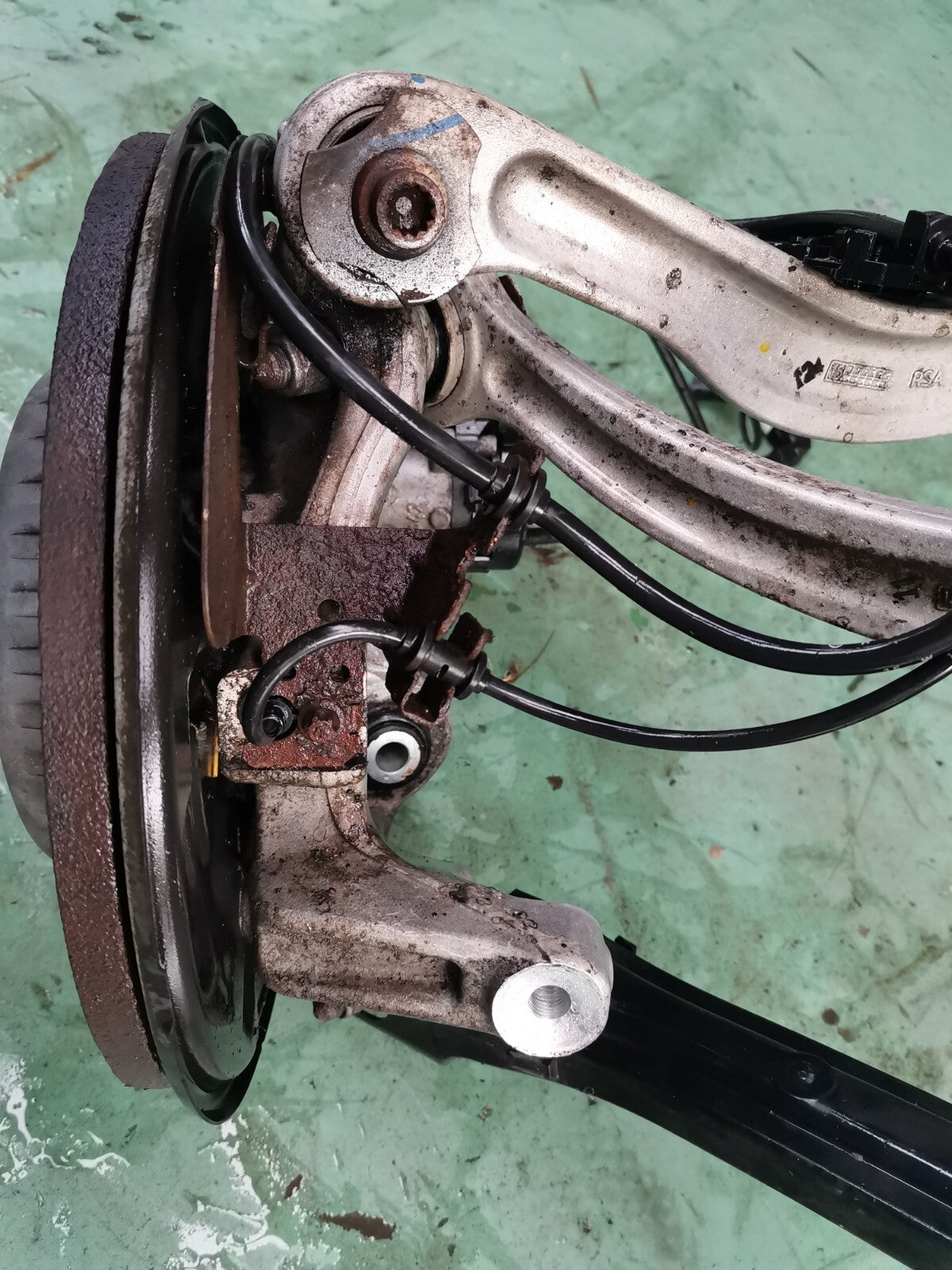 MERCEDES C200 W205 2.0 PETROL 2015 REAR RIGHT SUSPENSION LEG A2054232098 A048 - Image 10