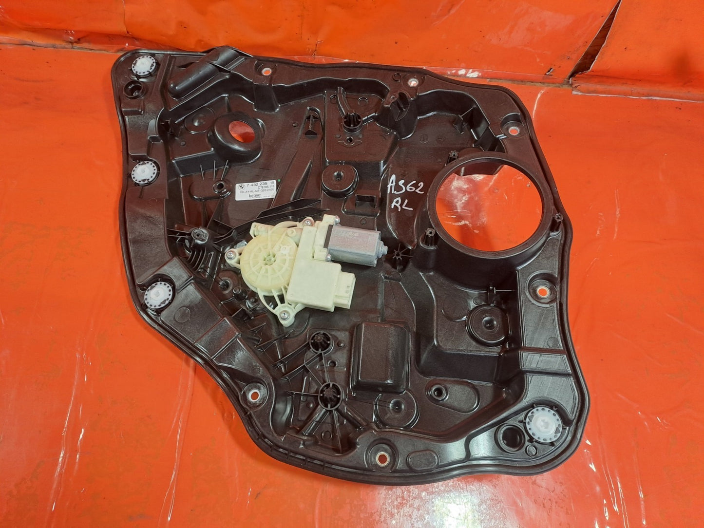 ebay-src:https://i.ebayimg.com/00/s/mtiwmfgxnjaw/z/vd8aaeswn75qbcue/$_57.jpg