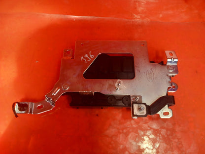 2025 Land Rover Defender L663 Power Distribution Fuse Box M8B2-14A004-PA A396 - Image 6
