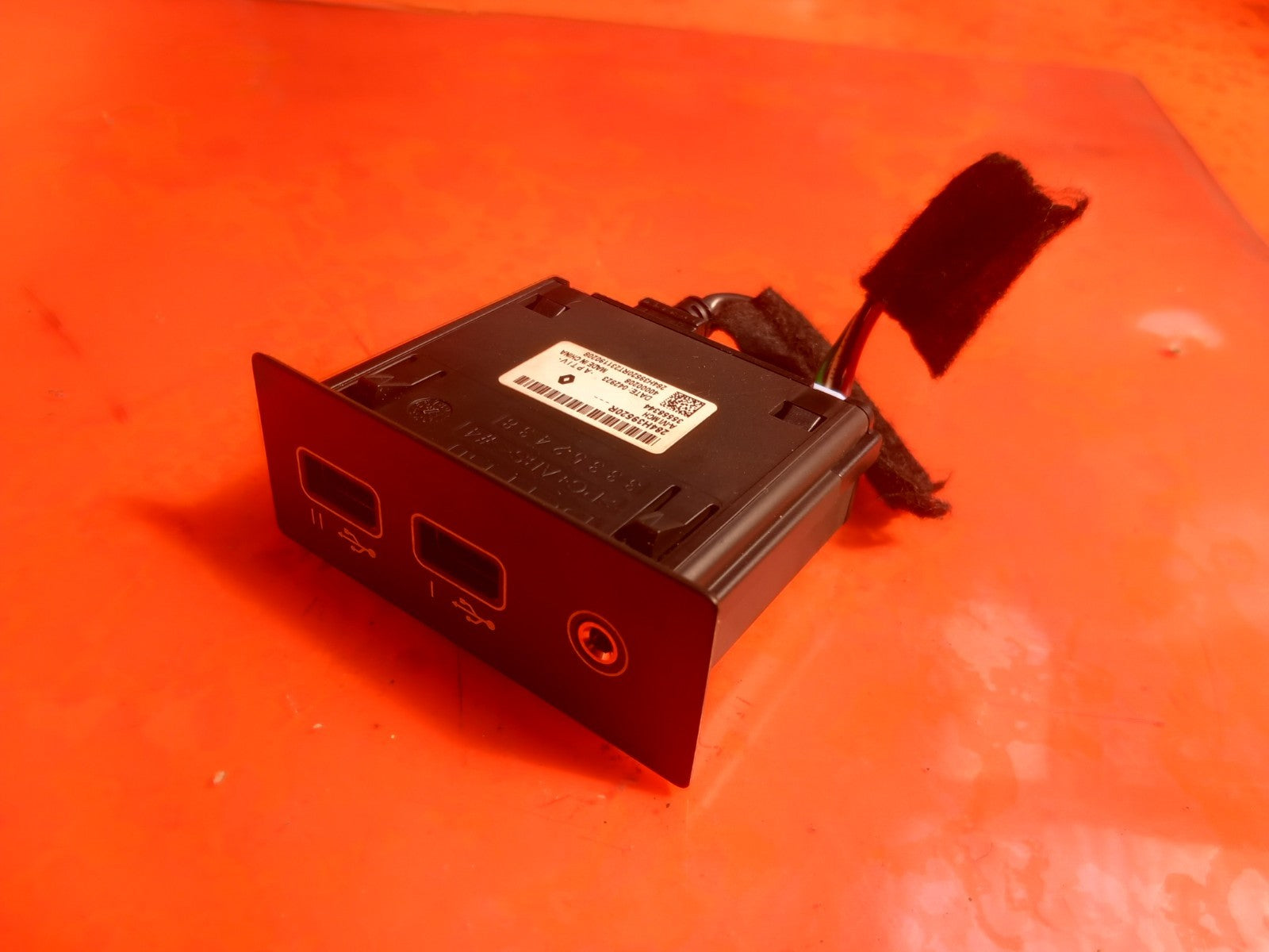 Renault Captur 1.6 Petrol 2023 USB Socket Port 284H39520R Warranty A392 - Image 3