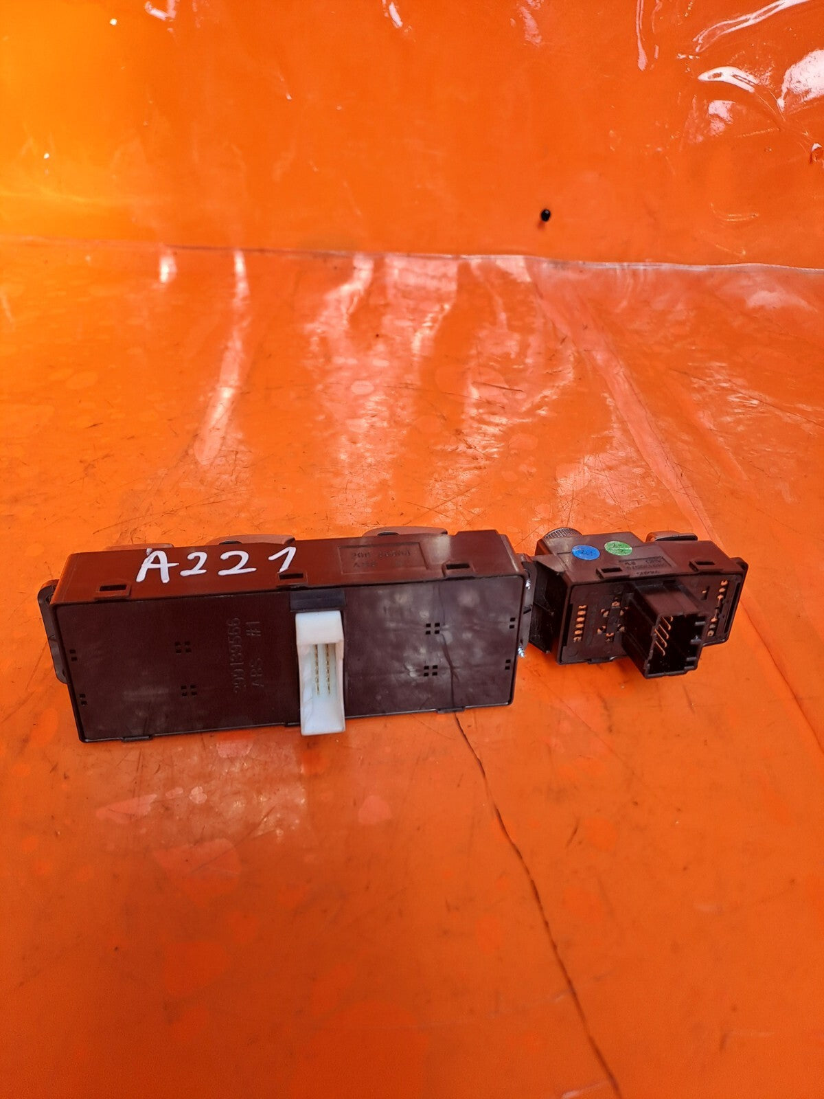 ✅SSANGYONG TIVOLI ELX 1.6 PETROL 2015 FRONT RIGHT WINDOW SWITCH 299139566 A221 - Image 6