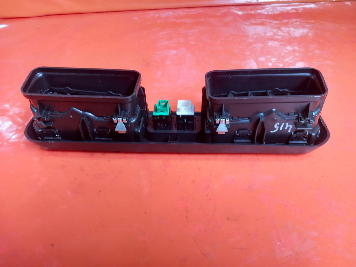 Citroen Berlingo 650 1.5 Diesel 2021 Dashboard Centre Air Vents Warranty A415 - Image 9
