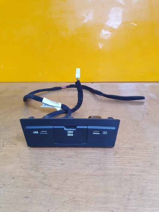 ✅2023 HYUNDAI I20 MK3 AUX USB PORT CHARGE SOCKET UNIT 96125-Q0120 +WARRANTY A189 - Image 1