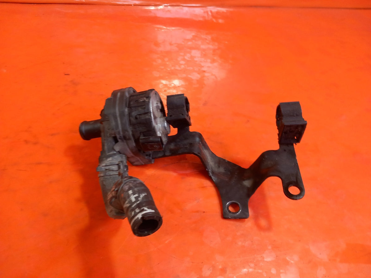 2023 VW Transporter ST-Line Auxiliary Water Pump 7LA965567B Warranty A416 - Image 4