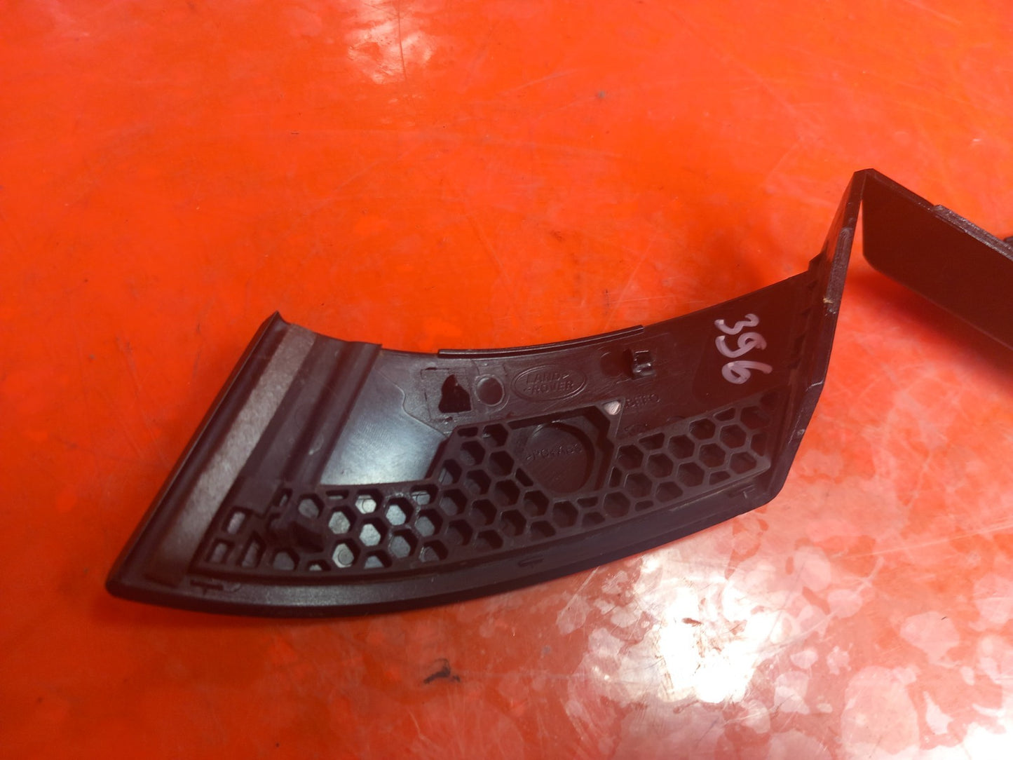 2025 Land Rover Defender L663 Trim N8B2-03065-ABW N8B2-03064-ABW Warranty A396 - Image 12