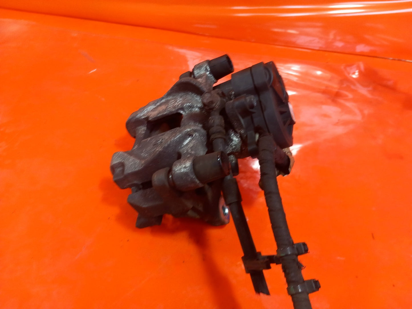 Ford Galaxy Zetec 2.0 Diesel 2019 Rear Right Electric Brake Caliper F2GT2B254BA  - Image 4