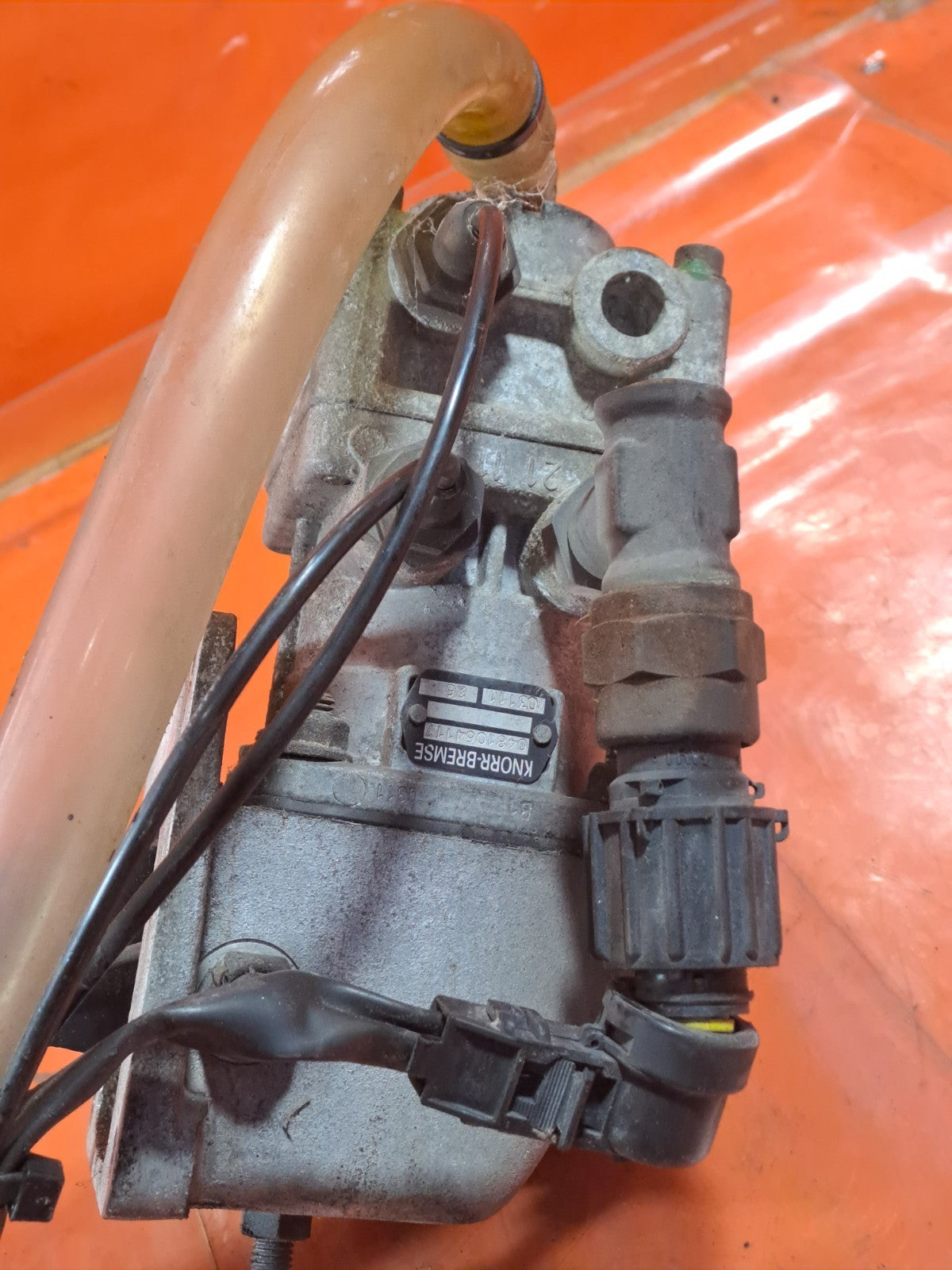 ✅2003 VOLVO FL 5.5D CABIN TILT LOCK 20503264 + WARRANTY A324 - Image 9