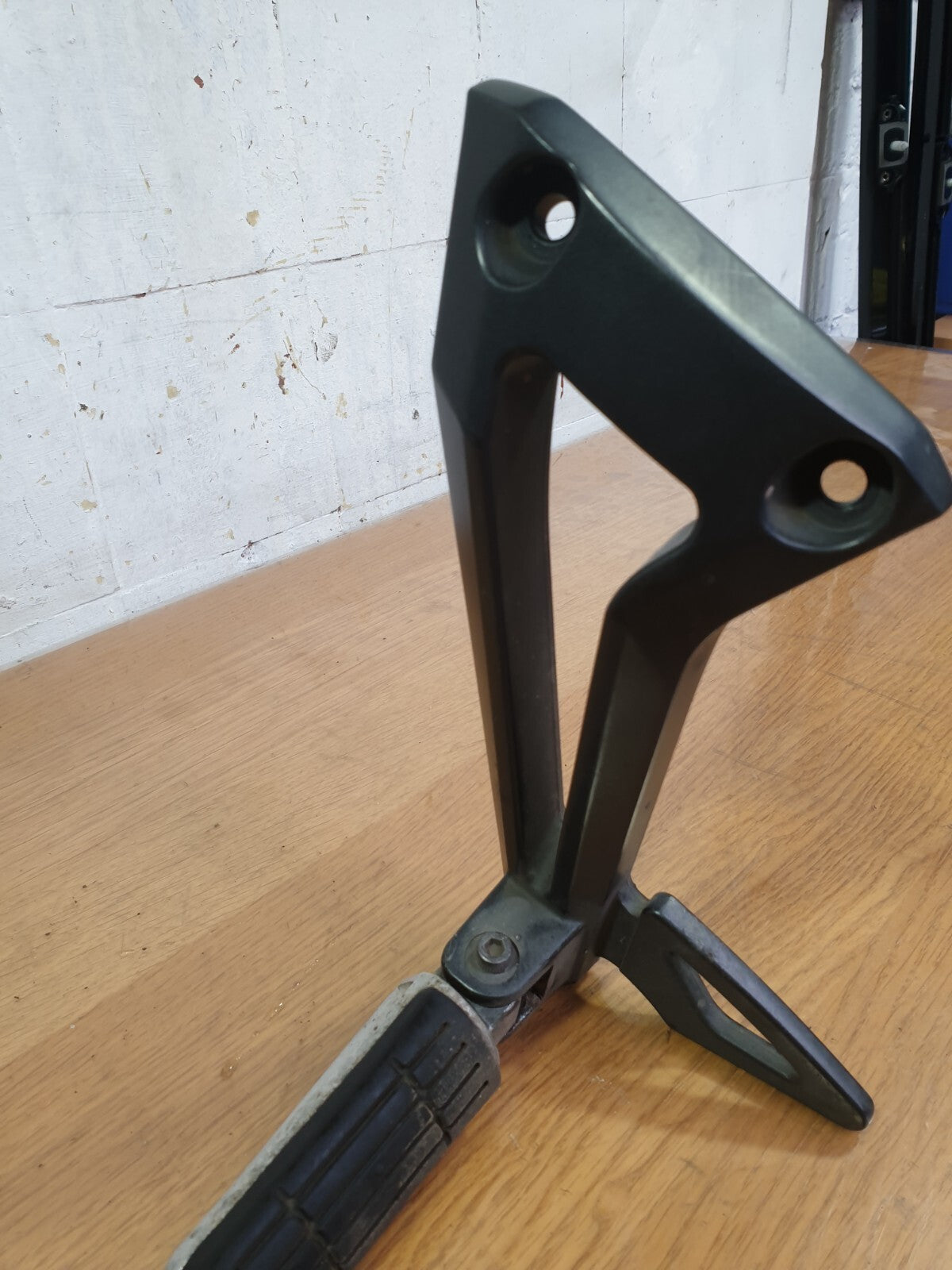 ✅2007 YAMAHA FZ6 FAZER S2 PETROL REAR LEFT PILLION FOOTREST + WARRANTY A185 - Image 6
