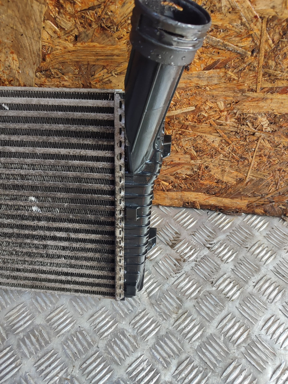 ✅2009 AUDI Q7 4L S LINE RIGHT INTERCOOLER RADIATOR 7L6145804 + WARRANTY - Image 9