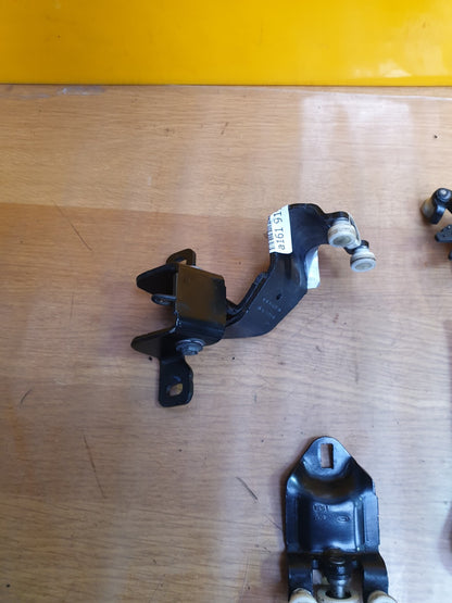 ✅2020 FORD TOURNEO CUSTOM 2.0D LEFT SLIDING DOOR ROLLER BRACKETS A161 - Image 9