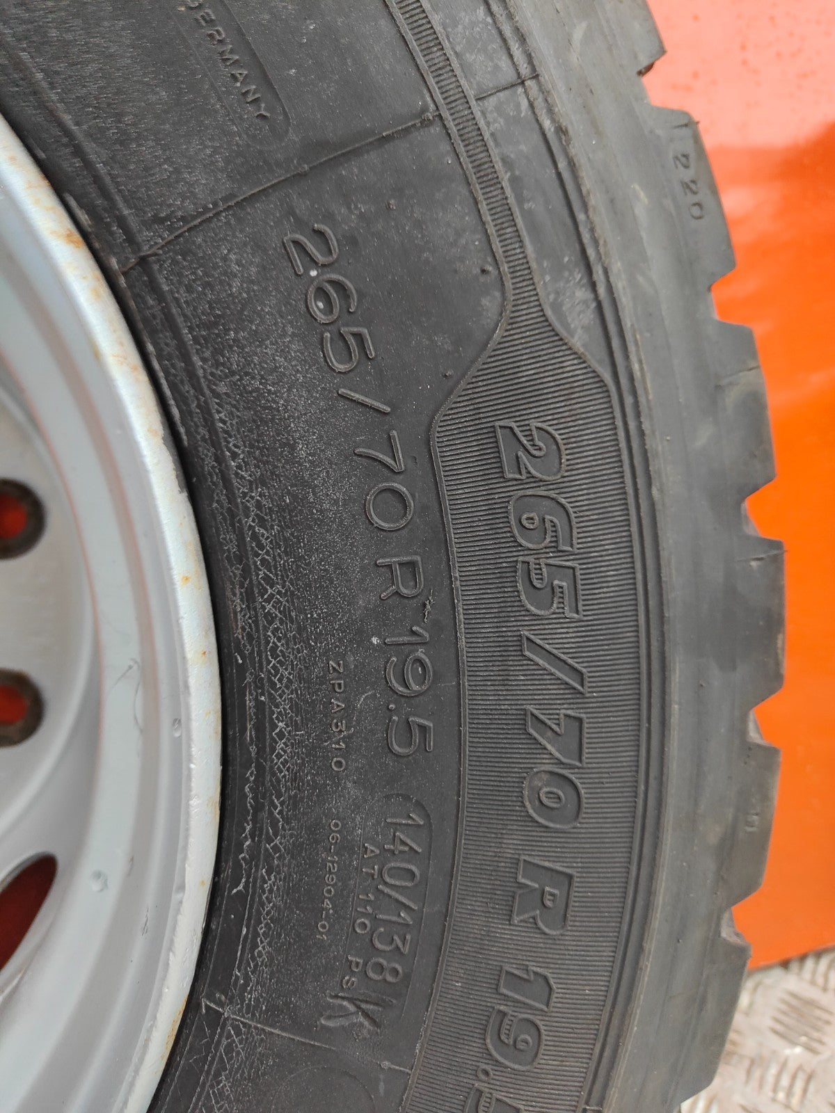 ✅2003 VOLVO FL 5.5D REAR ALLOY WHEEL WITH TYRE 265/70 R19.5 + WARRANTY A324 - Image 7