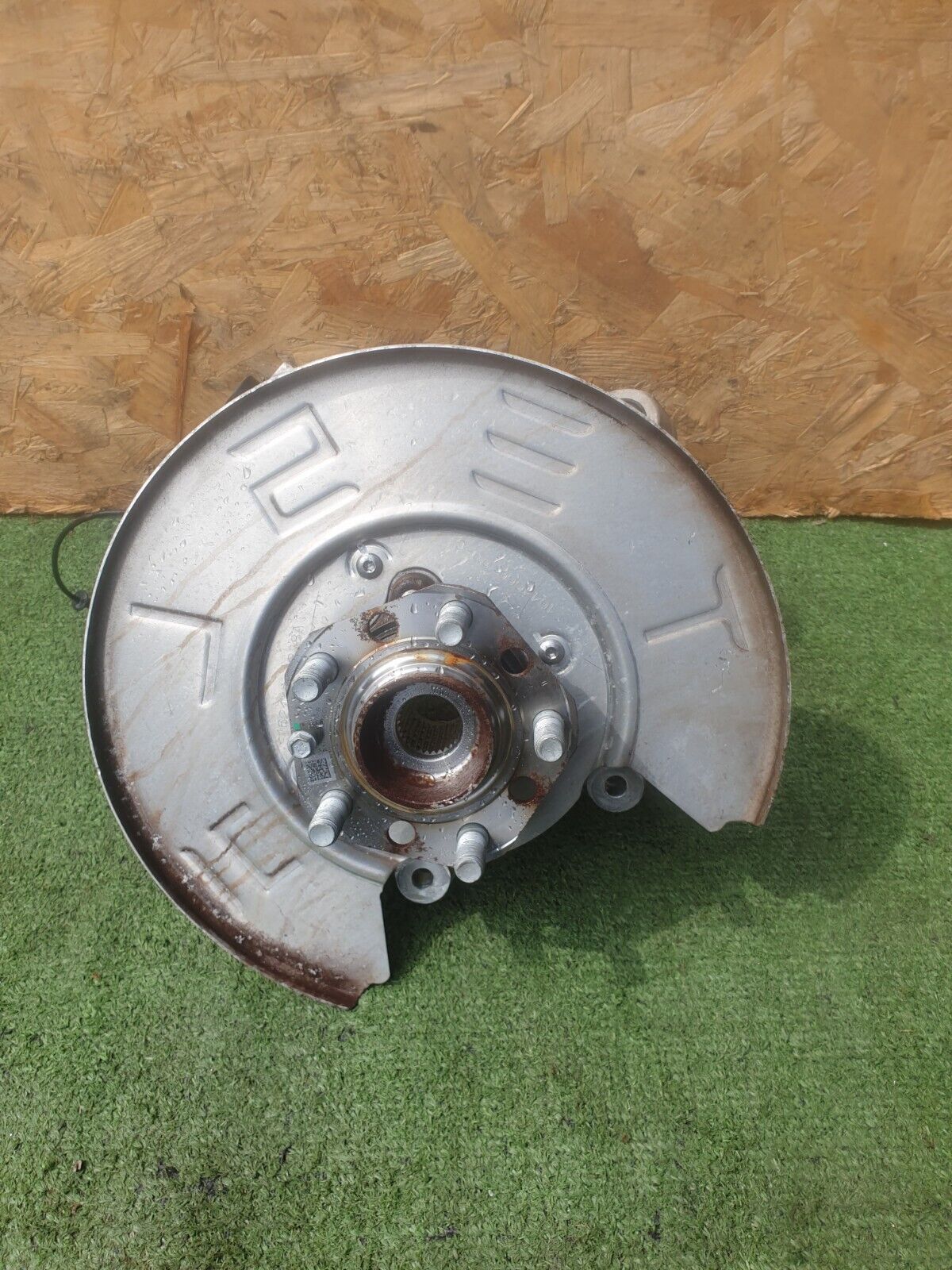 2022 TESLA MODEL Y REAR RIGHT SPINDLE KNUCKLE HUB 1044666-00-C + WARRANTY A172