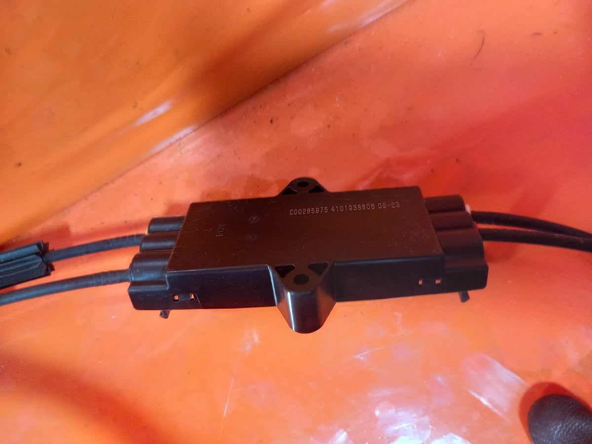 2023 Maxus Deliver 9 Left Sliding Door Lock C00085893 Warranty A425 - Image 8