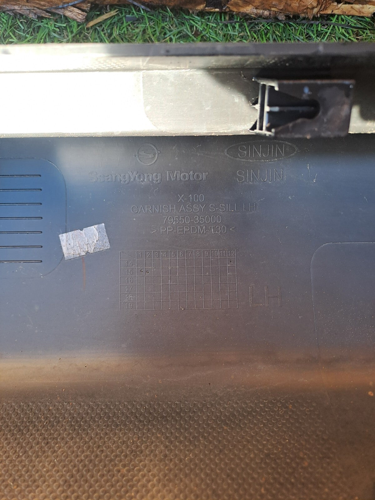 ✅SSANGYONG TIVOLI ELX 1.6 PETROL 2015 LEFT SIDE SILL COVER TRIM 79550-35000 A221 - Image 12