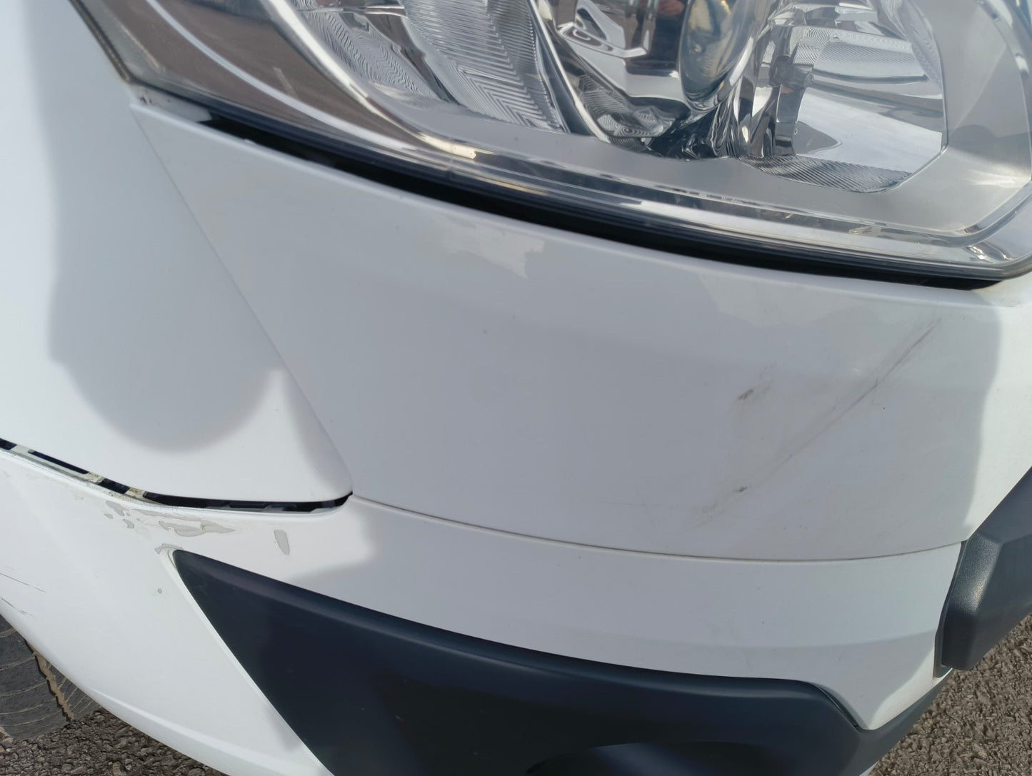 ✅Ford Tourneo Custom 2.2 Diesel 2015 Front Bumper Bare White Scratches A377 - Image 5