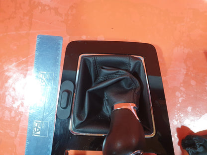 SKODA OCTAVIA MK3 1.4 PETROL 2018 GEARSTICK WITH SURROUNDING 5E2863212C Warranty - Image 5
