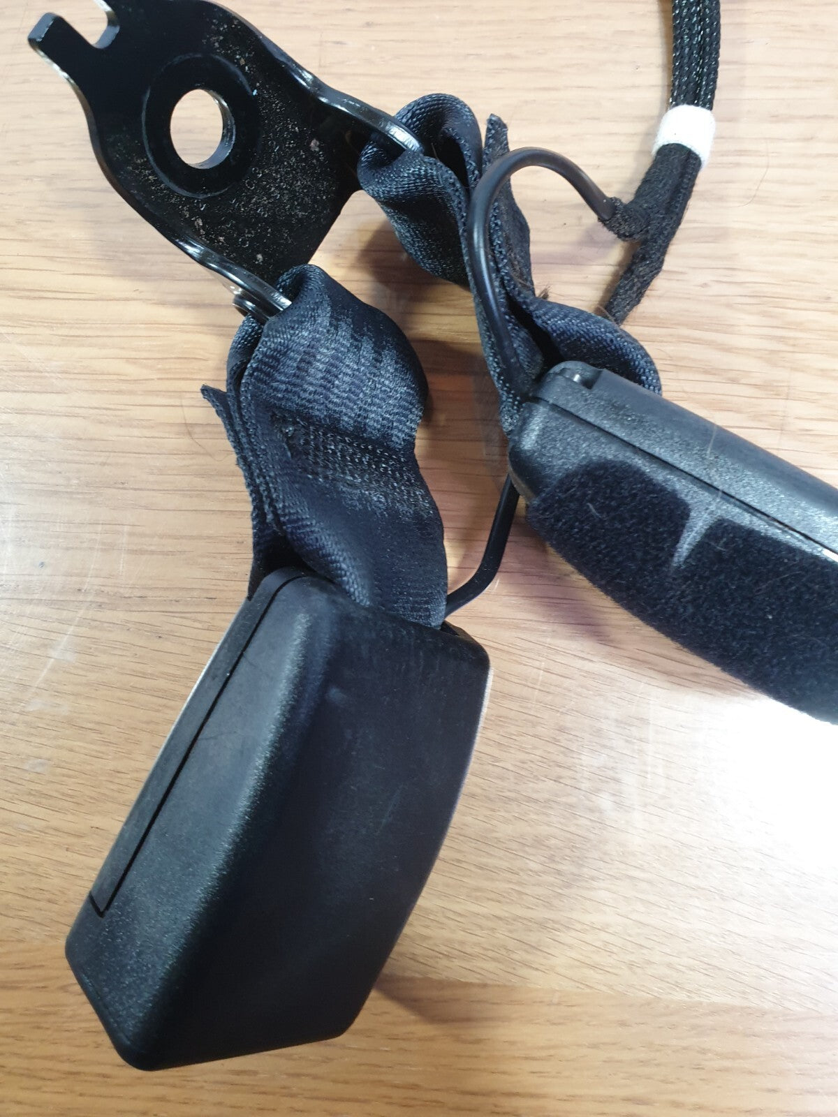 ✅2020 PEUGEOT 208 ALLURE EV REAR TWIN DOUBLE SEAT BELT BUCKLE 640351200C A197 - Image 3
