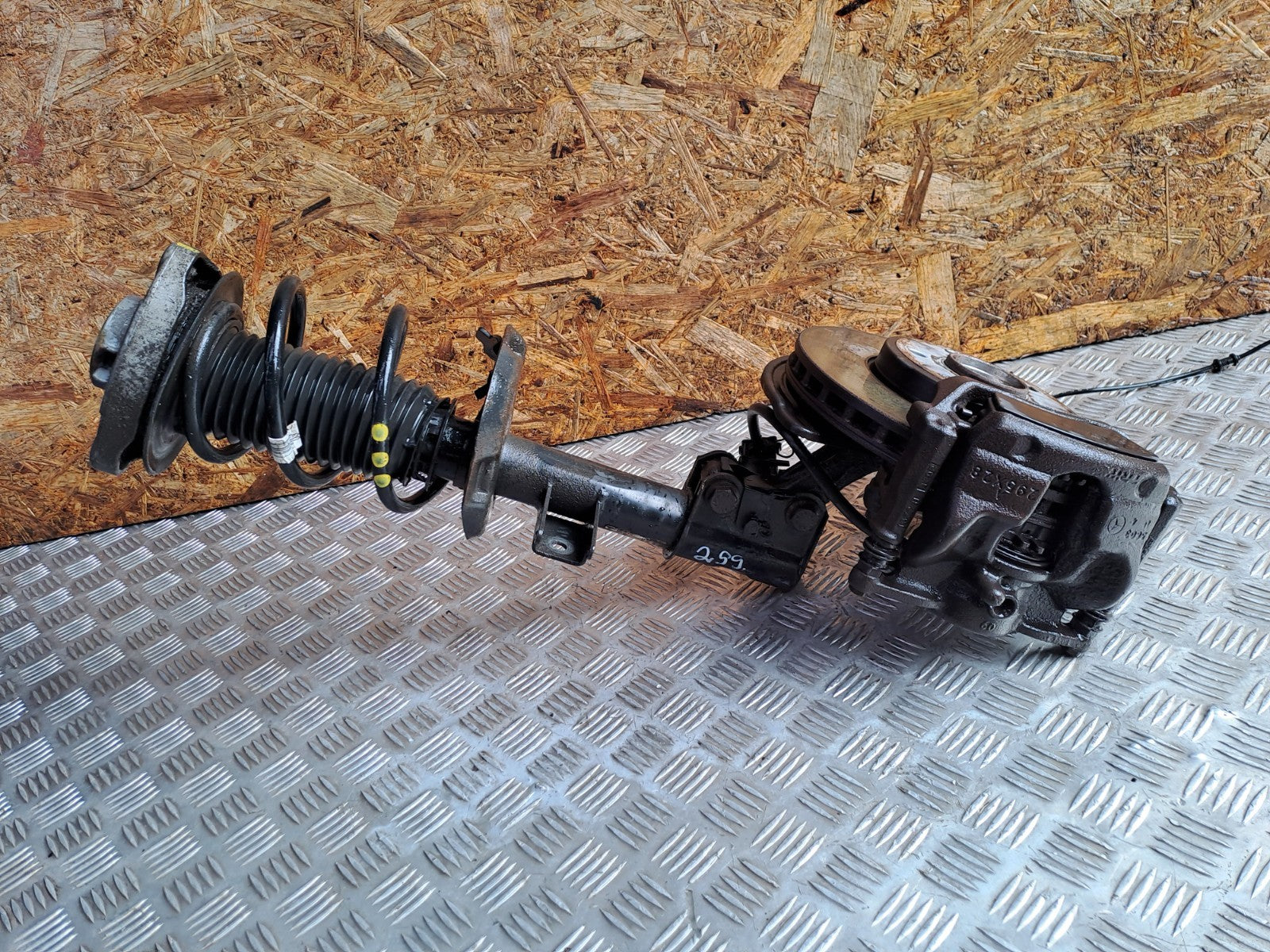✅MERCEDES B180 W246 1.8 DIESEL 2012 FRONT LEFT SUSPENSION LEG HUB A2463208913 - Image 11