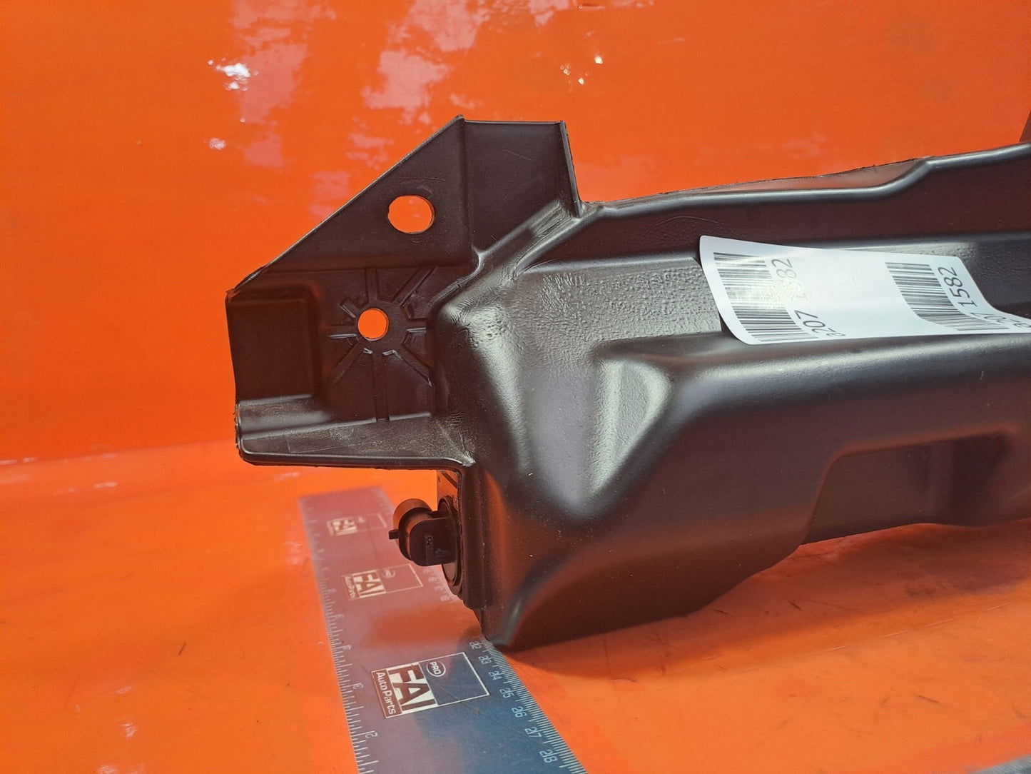 2024 TESLA MODEL 3 LONG WASHER BOTTLE 1739233-00-G + WARRANTY A207