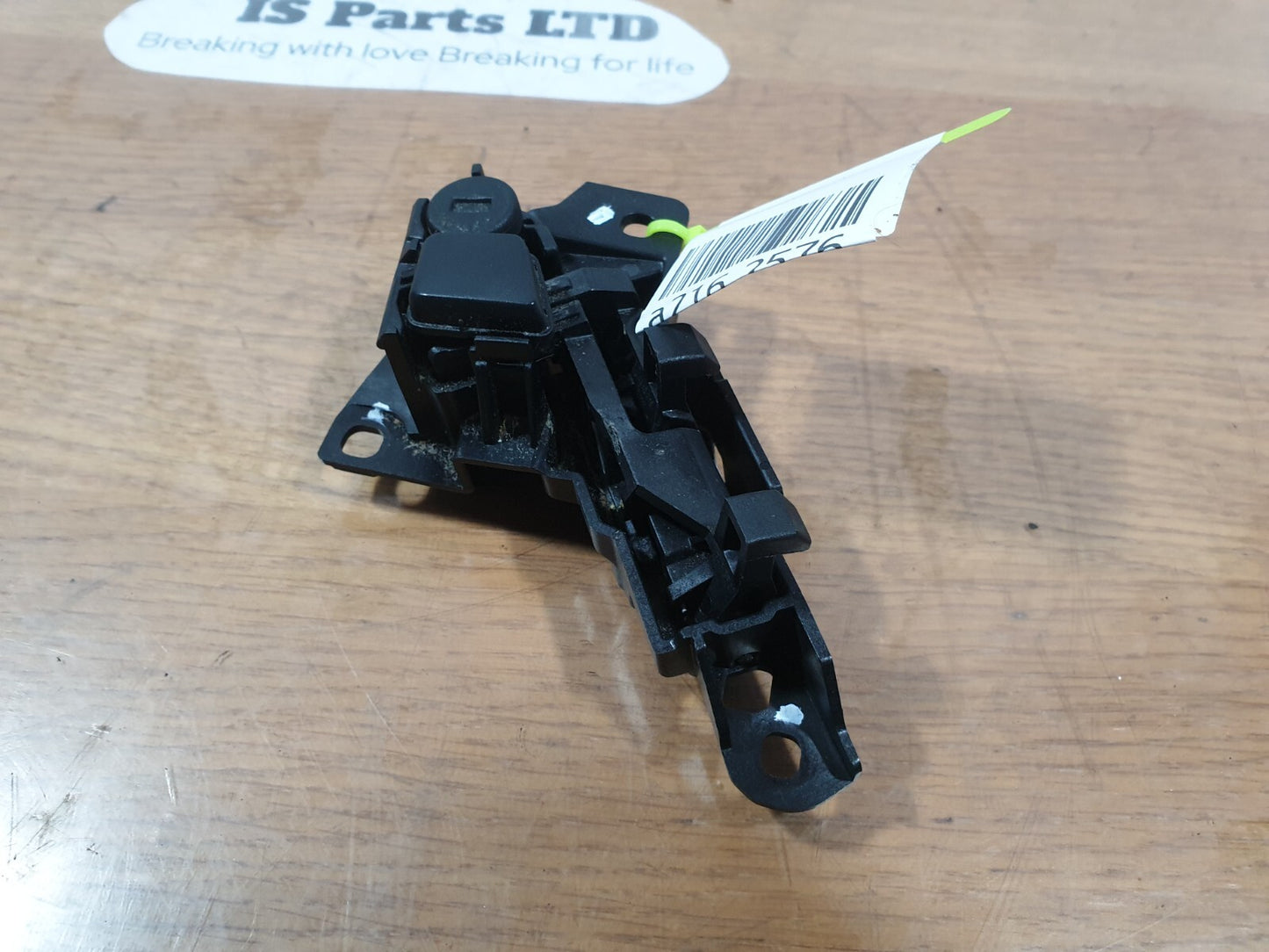 2010 BMW 5 SERIES F11 2.0D CENTRE CONSOLE ARMREST LOCK MECHANISM 03F1010023 A216