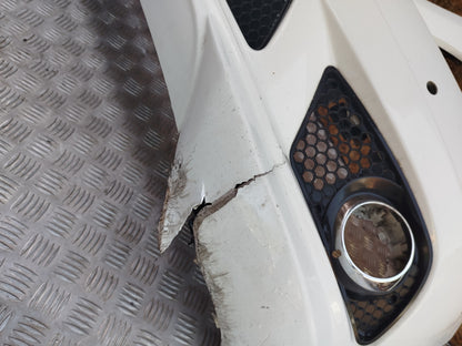 ✅2011 MERCEDES C CLASS W204 2.1 DIESEL FRONT BUMPER WHITE 650 + Crack A283