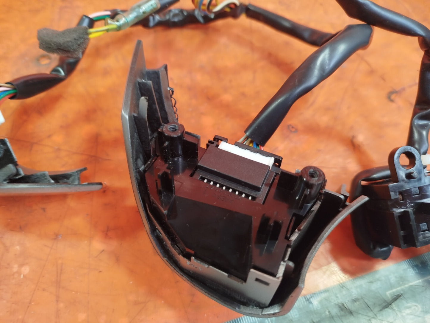 ✅SSANGYONG KORANDO STEERING WHEEL CONTROLS 200008346 + WARRANTY xAA