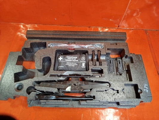 ✅LAND ROVER RANGE ROVER L320 2.7 DIESEL 2007 JACK TOOL KIT STORAGE 4H2219C004AA