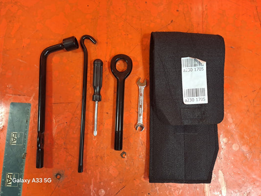 ✅Ssangyong Tivoli Ex 1.6 Diesel 2017 Jack Tool Kit Warranty A230