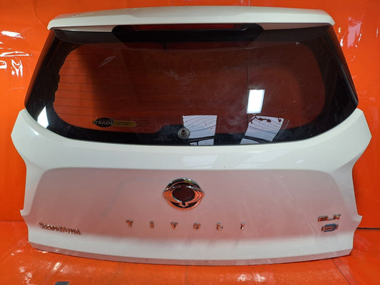 ✅SSANGYONG TIVOLI Elx 1.6 DIESEL 2016 TAILGATE BARE WHITE 82740-35064 Warranty