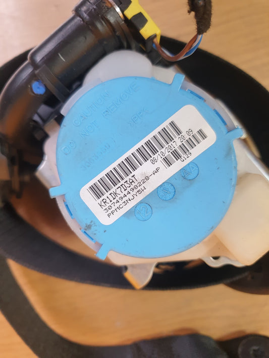 MERCEDES W176 A180 FRONT LEFT SEAT BELT A1768602185 XAA