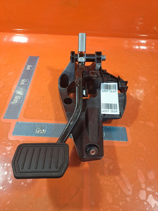 TESLA Model 3 Long 2024 BRAKE PEDAL ASSEMBLY 1044692-00-E Warranty A207