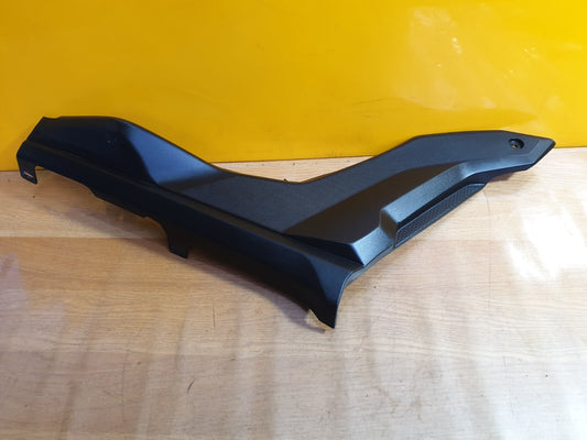 ✅YAMAHA YZF R125 PETROL 2020 RIGHT SIDE UNDER SEAT COVER FAIRING B5GF172100 A124