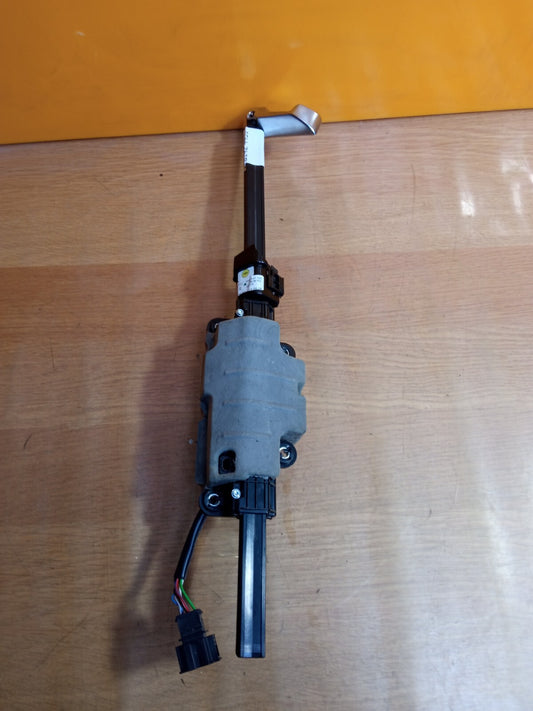 ✅AUDI A5 S-LINE 2.0 DIESEL 2016 DRIVER SIDE SEAT BELT EXTENDER MOTOR 8W6857760