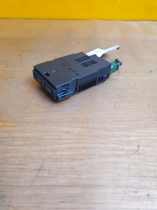 ✅2024 VW TAIGO R-LINE 1.0P DOUBLE USB PORT SOCKET CONNECTOR 2G6035700 + WARRANTY