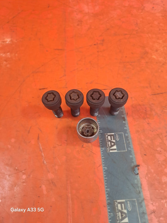 ✅SSANGYONG TIVOLI EX 1.6 DIESEL 2017 LOCKING WHEEL NUTS Warranty A230
