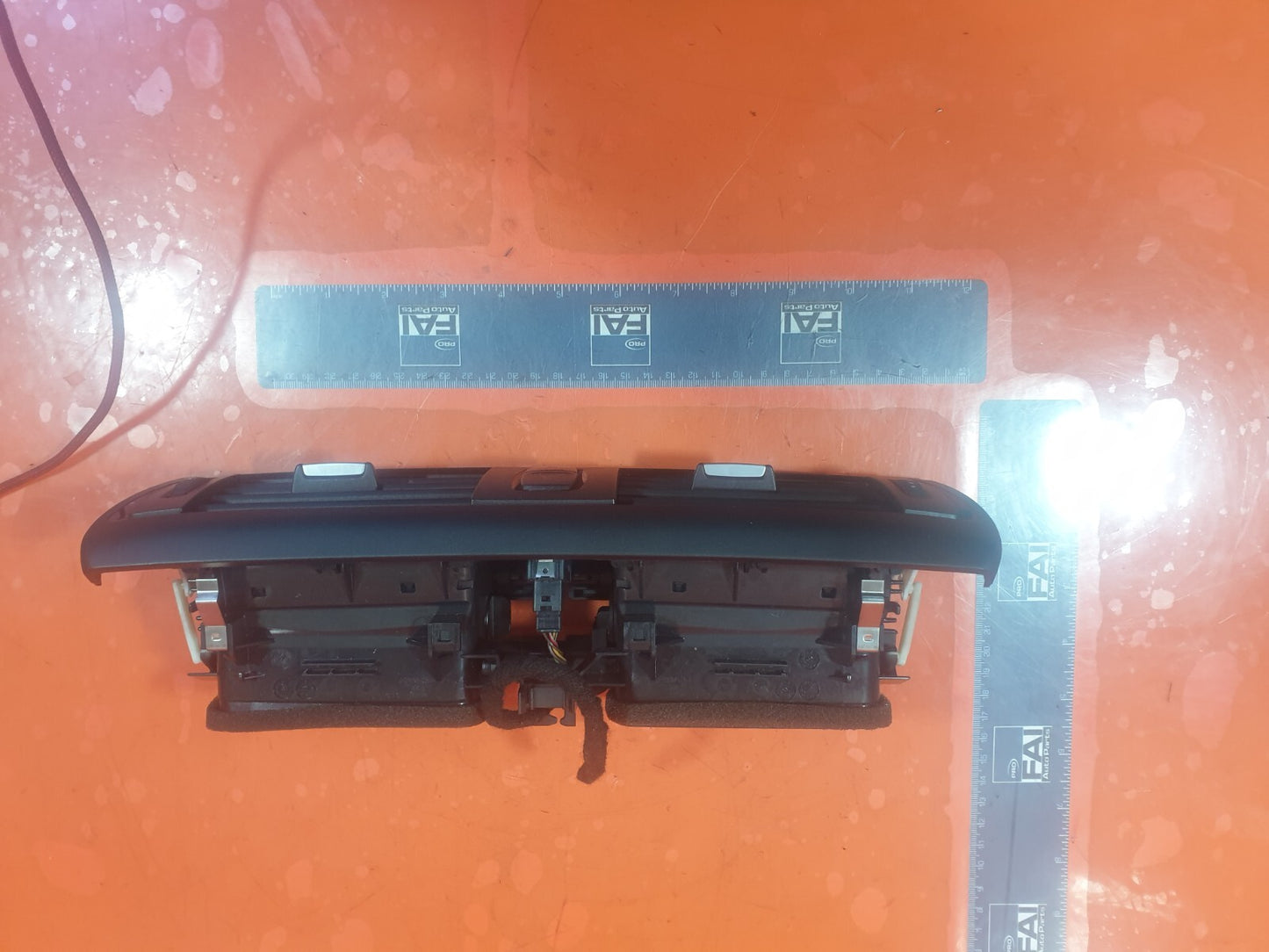 2013 BMW 1 SERIES F20 SPORT 1.6P DASH CENTER AIR VENT 9205357 + WARRANTY A233