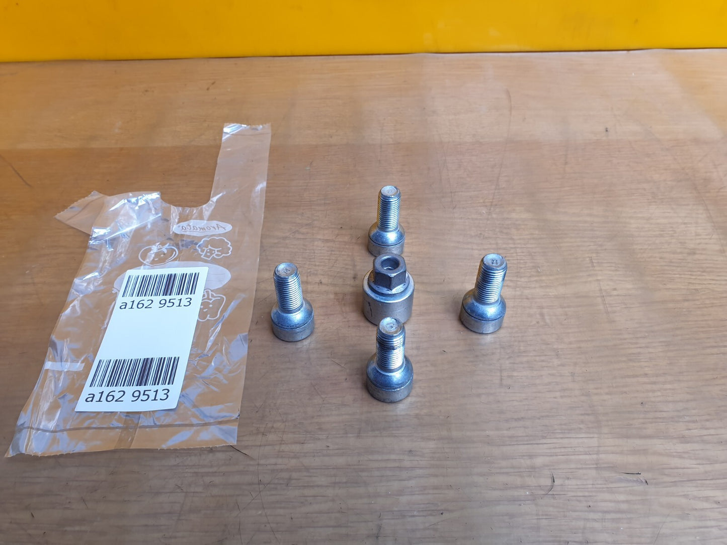 ✅2024 VW TAIGO R-LINE 1.0P WHEEL NUTS & KEY + WARRANTY A162