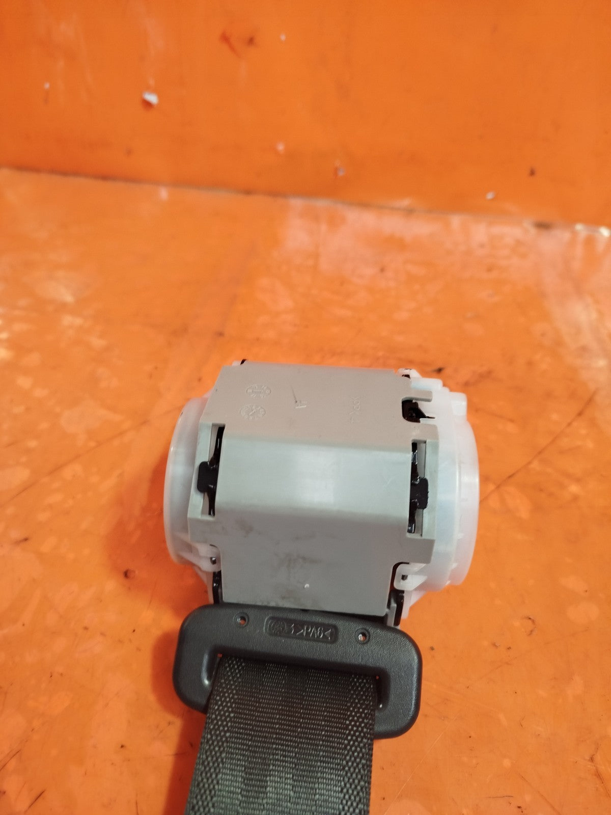 ✅SSANGYONG TIVOLI ELX REAR CENTRE MIDDLE SEAT BELT 75605-35000 Warranty xAA