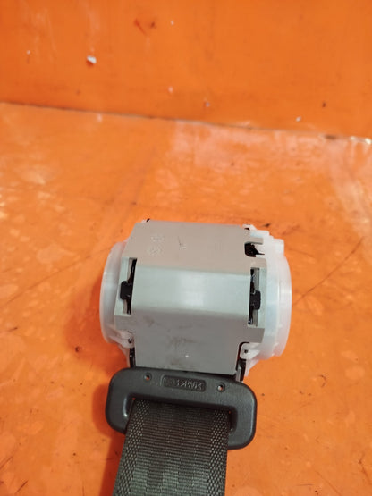 ✅SSANGYONG TIVOLI ELX REAR CENTRE MIDDLE SEAT BELT 75605-35000 Warranty xAA