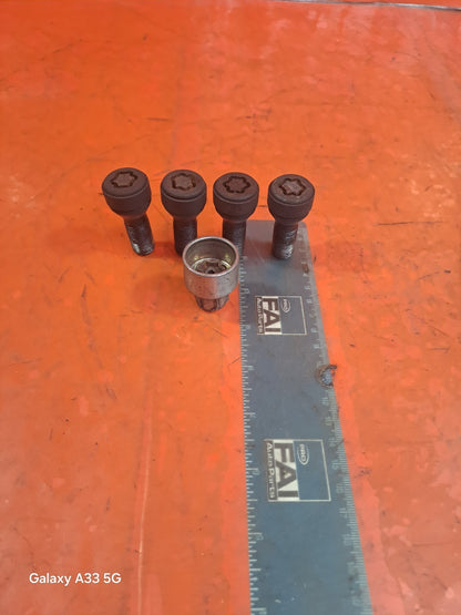 ✅SSANGYONG TIVOLI EX 1.6 DIESEL 2017 LOCKING WHEEL NUTS Warranty A230