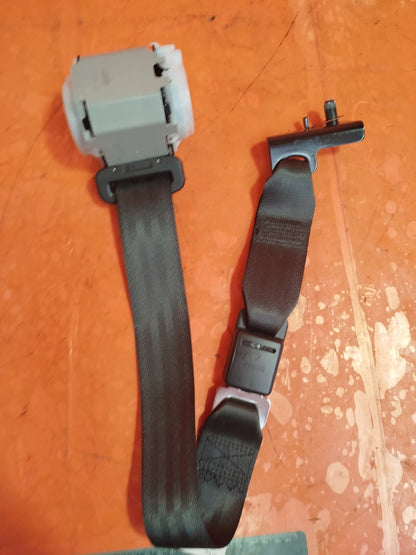 ✅SSANGYONG TIVOLI REAR CENTRE MIDDLE SEAT BELT 75605-35000 Warranty xAA