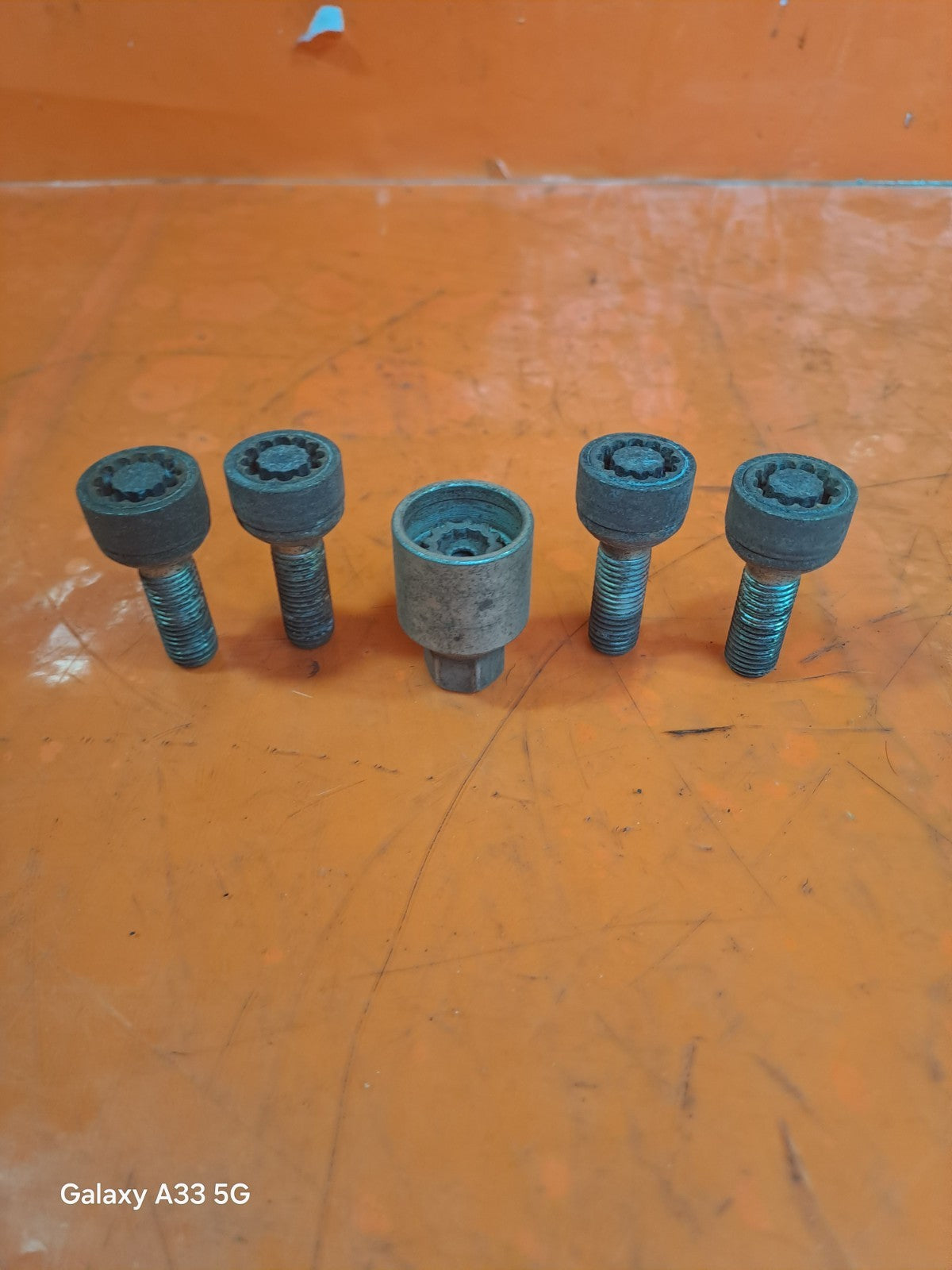 ✅SSANGYONG TIVOLI EX 1.6 DIESEL 2017 LOCKING WHEEL NUTS Warranty A230