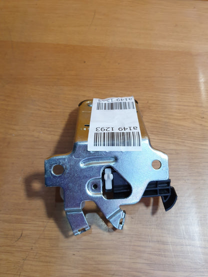 ✅AUDI A3 S LINE 1.4 PETROL 2021 TAILGATE BOOT LOCK MECHANISM 8W9827505C Warranty